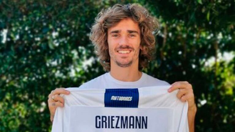 Griezmann, una de las máximas figuras del fútbol mundial, con la casaca de la T.