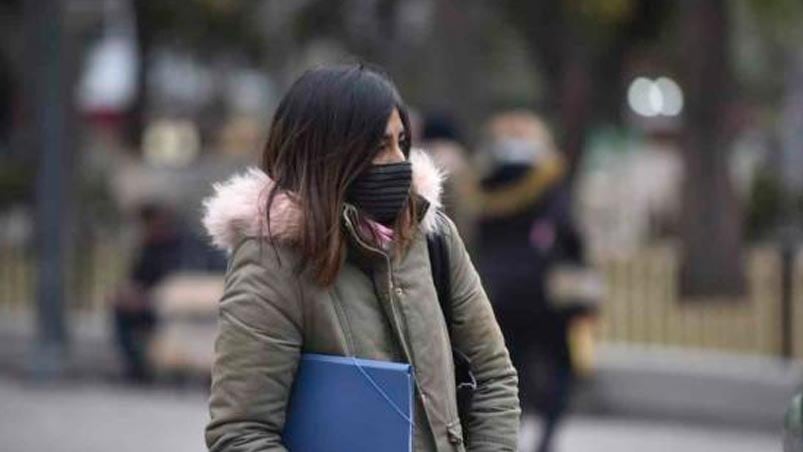 Guantes, gorro, campera y bufanda para el primer día del invierno.