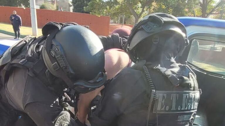 Guardia de Infantería y personal del Eter tuvieron que intervenir en el procedimiento.