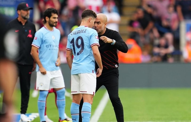 Guardiola, Julián Álvarez y todo el City viven momentos de tensión.