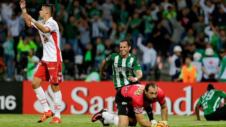 Guerra festeja uno de sus dos goles. Foto: AP