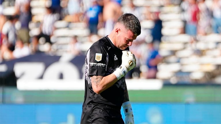 Guido Herrera salió en el entretiempo entre Talleres e Instituto.