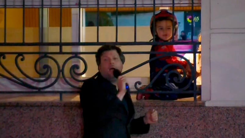 Guido Kaczka y un tierno intercambio con su pequeño vecino.