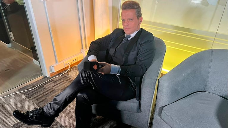 Guillermo Elías se autodenomina como "el mejor imitador de Luis Miguel". Foto: Florencia Ferrero/El Doce.