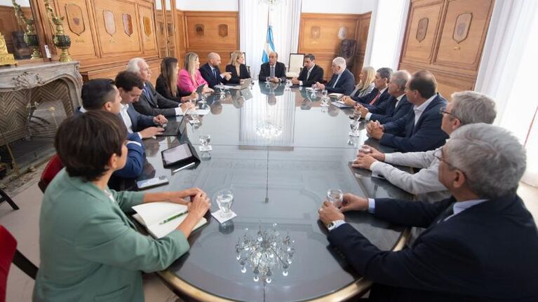 Guillermo Francos recibió a funcionarios de cinco provincias.