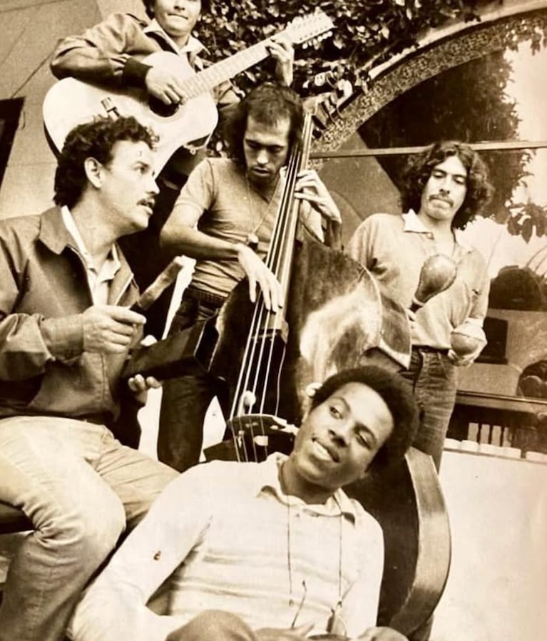 Guitarra Supermán Ramos; campana: Bam Bam; contrabajo: Pochi Marambio; voz y maracas: Chaqueta Piaggio y bongó: Meno Ballumbrosio.