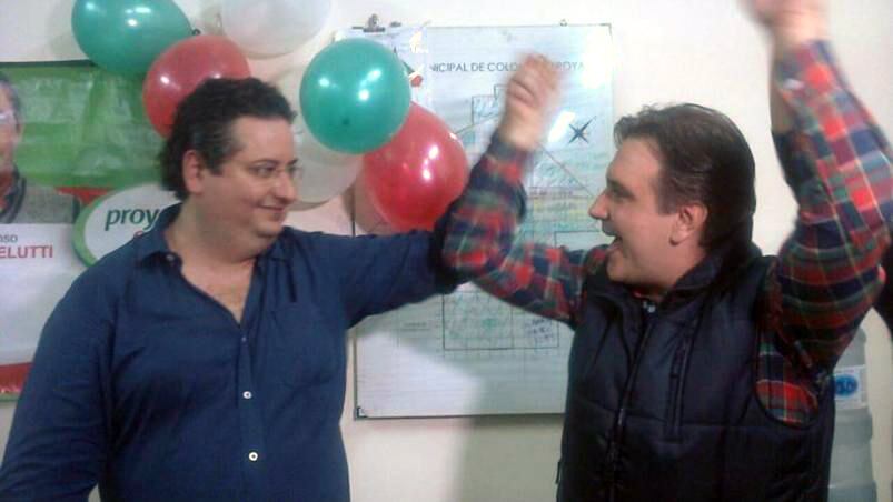 Gustavo Brandán y Martín Llaryora festejan la victoria de las PASO. (Foto: Radio Jesús María.)