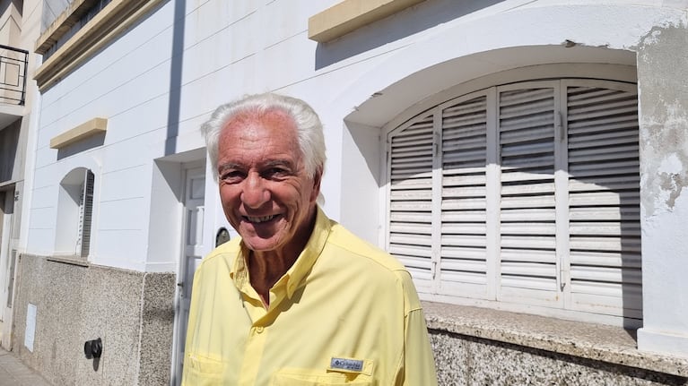 Gustavo Tobi en su regreso a barrio San Vicente.
