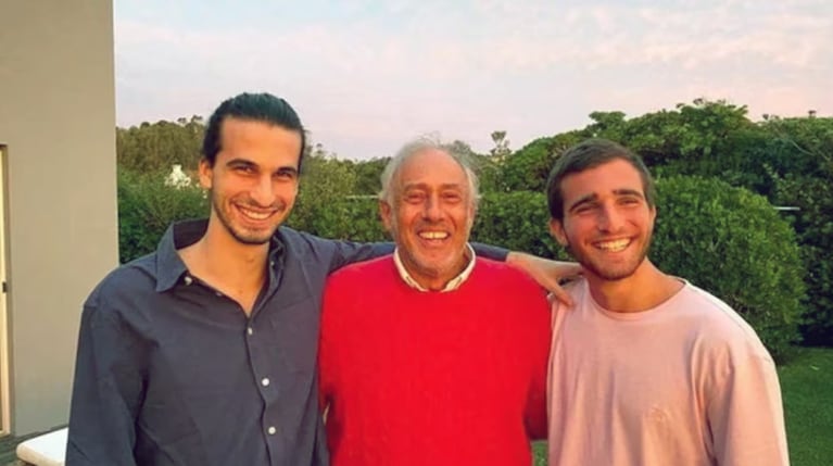 Gustavo Yankelevich junto sus nietos Franco y Valentín.