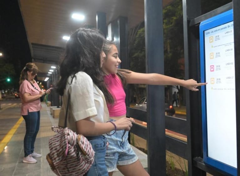 Habilitaron el Solo Bus en la Chacabuco: cómo quedaron las paradas de cada colectivo