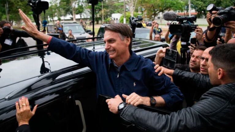 Habrá segunda vuelta en Brasil, a pesar de que el candidato de derecha arrasó este domingo.