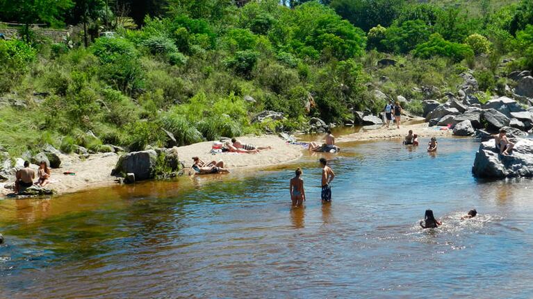 Habrá tres feriados puentes anuales.