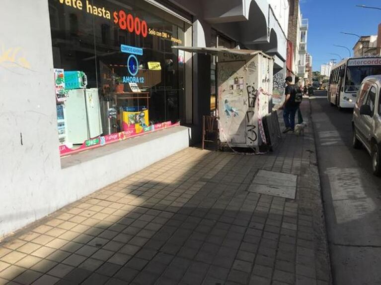 Hace cuatro años reclama que saquen un puesto de diarios abandonado frente a su negocio