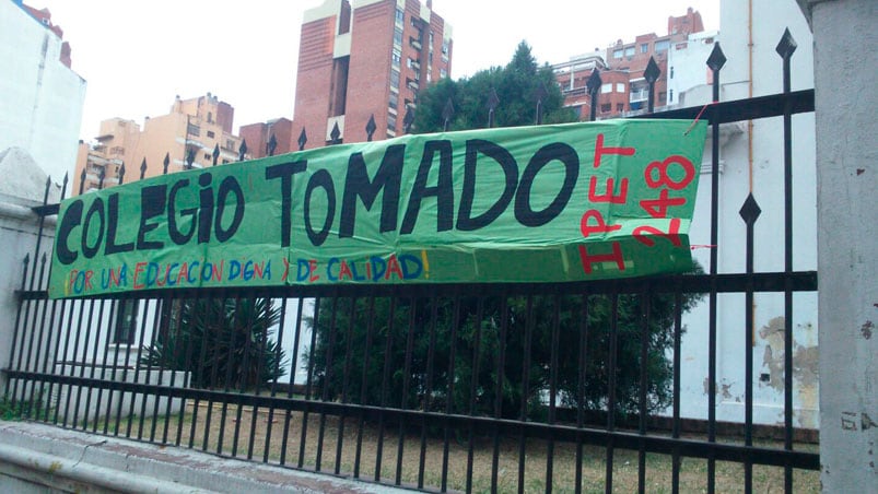 Hace más de una semana que el IPET 248 está tomado por los alumnos. Foto: Paula Fernández.