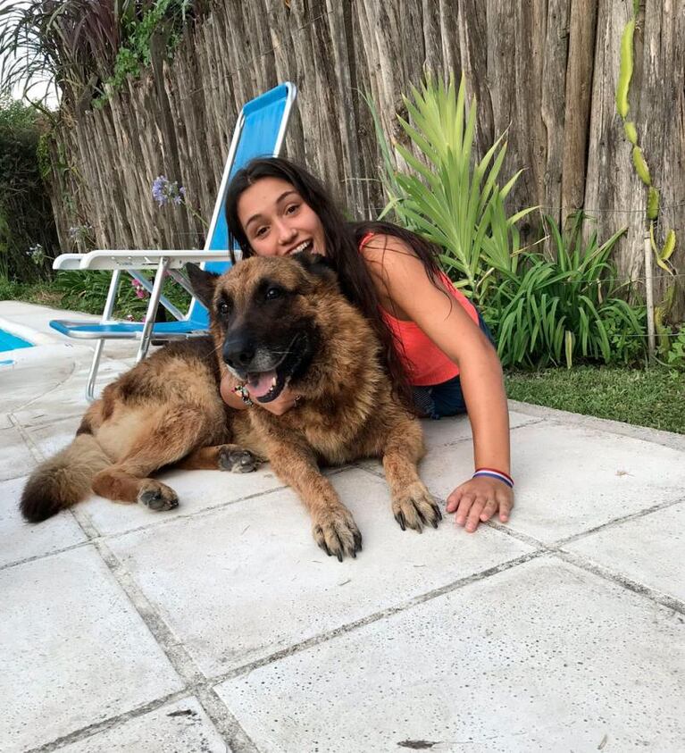 Hacía una sesión de fotos con un perro y el animal le mordió salvajemente la cara