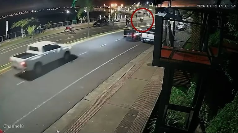 Hacía willy, atropelló a un soldado y huyó.