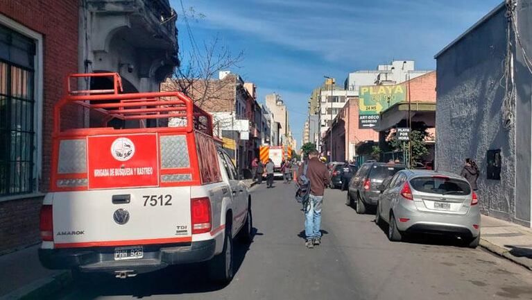 Hallaron muertas a una estudiante de 26 años y una anciana de 85 en un departamento