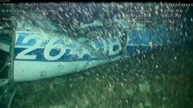 Hallaron un cuerpo entre los restos del avión en el que viajaba Emiliano Sala