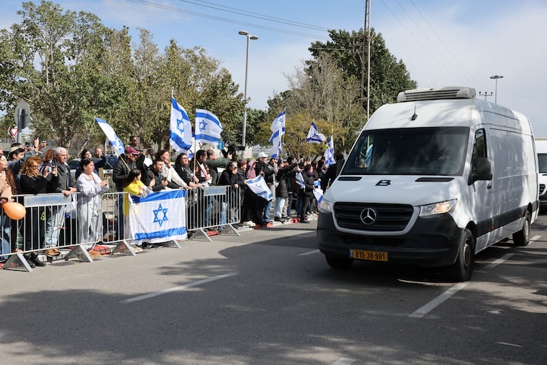 Hamas entregó a Israel los cuerpos de la familia argentina Bibas con una macabra puesta en escena