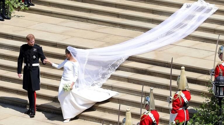 Harry y Meghan dejan la capilla St. George en Windsor. Foto: Reuters