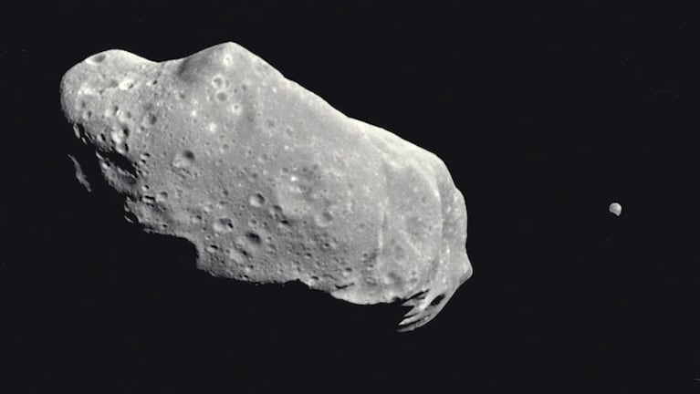 Hasta cinco asteroides, se acercan a la Tierra por día.