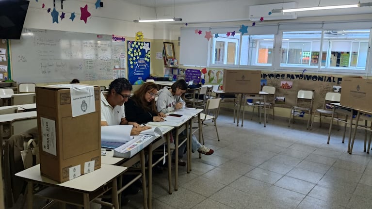 Hasta las 18 hay tiempo para ir a votar este domingo.