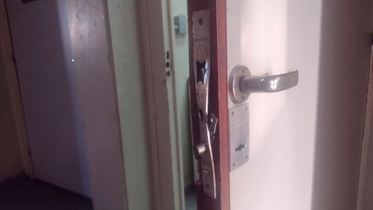 Hasta las puertas violentaron. Foto: Pablo Olivarez / El Doce.