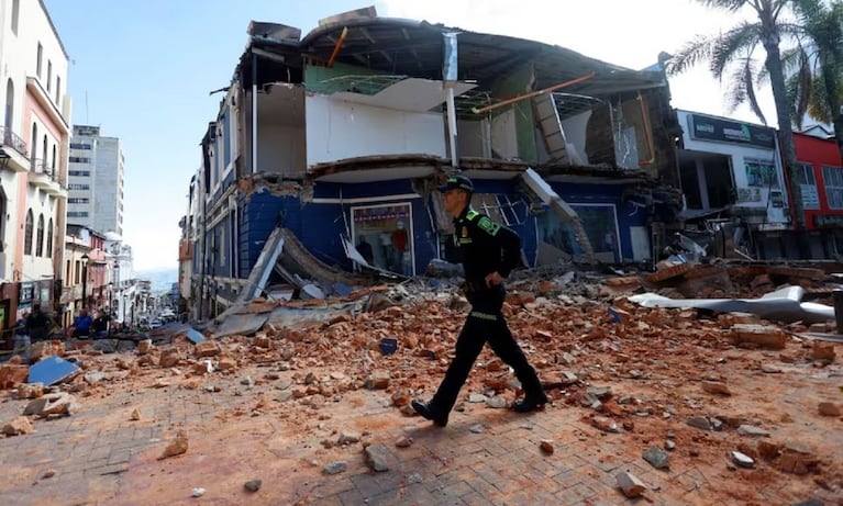 Hay al menos 224 muertos por el terremoto en Colombia: buscan sobrevivientes entre los escombros