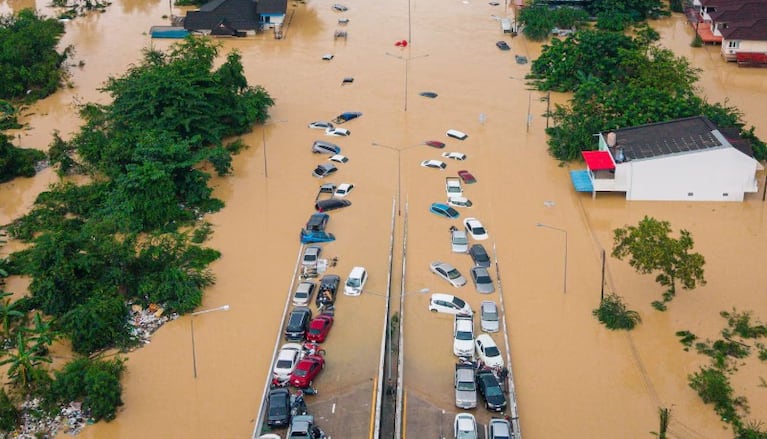 Hay casi 800 muertos en Indonesia, Tailandia y Sri Lanka.