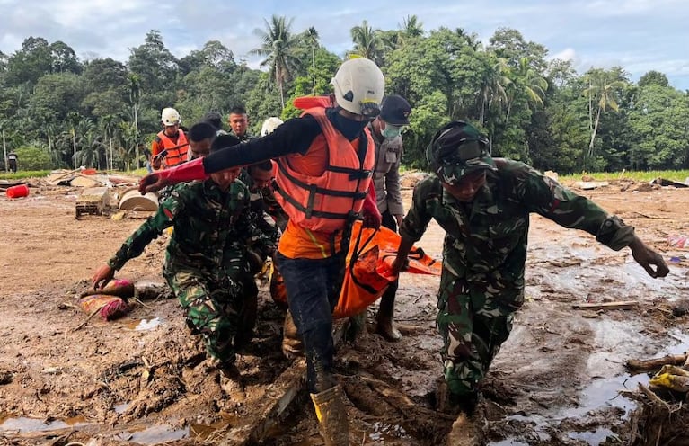 Hay casi 800 muertos en Indonesia, Tailandia y Sri Lanka.