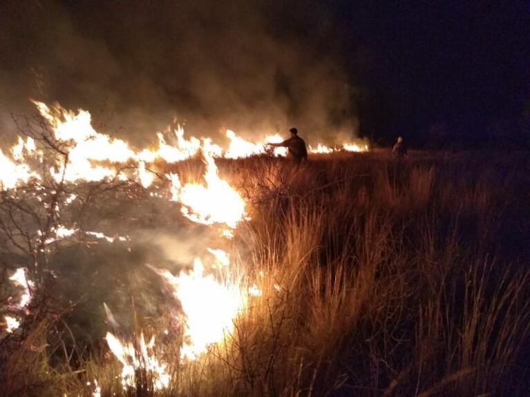 Hay dos focos de incendios fuera de control en Traslasierra