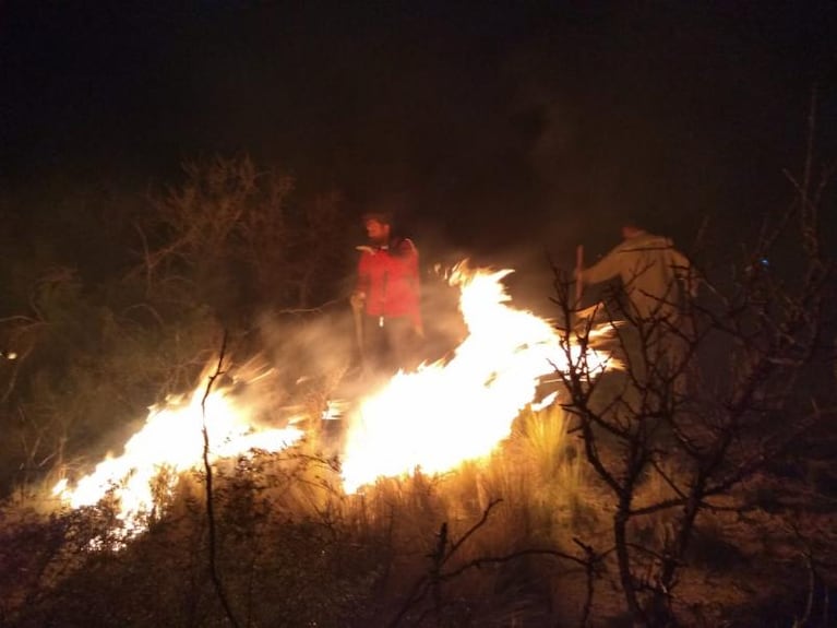 Hay dos focos de incendios fuera de control en Traslasierra