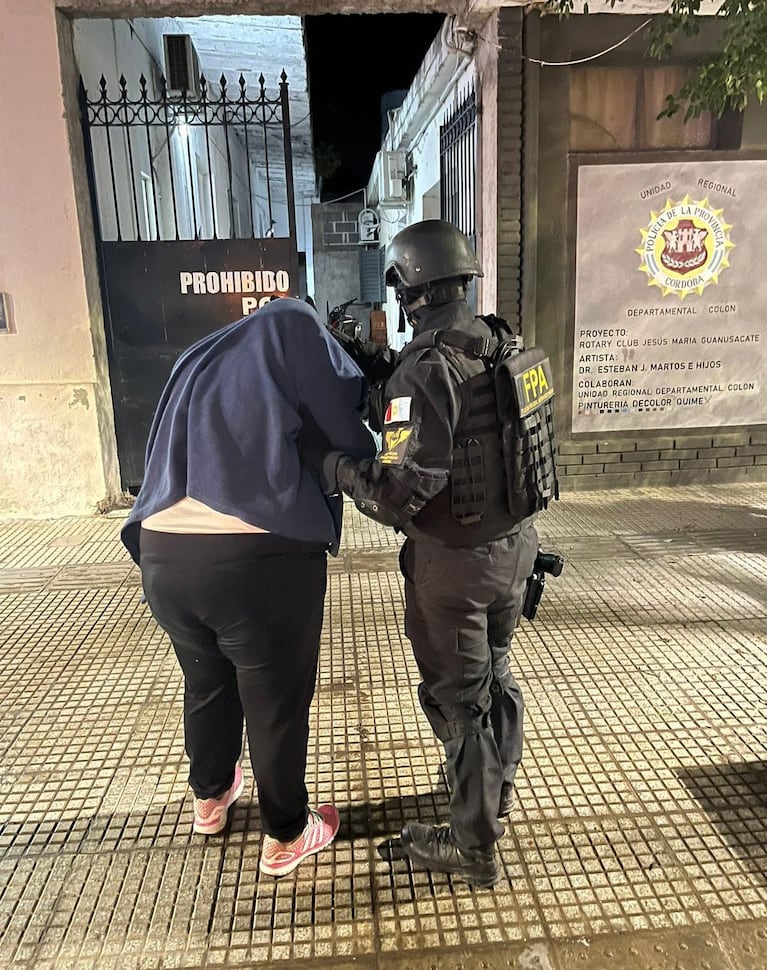 Hay dos hombres y una mujer detenidos.