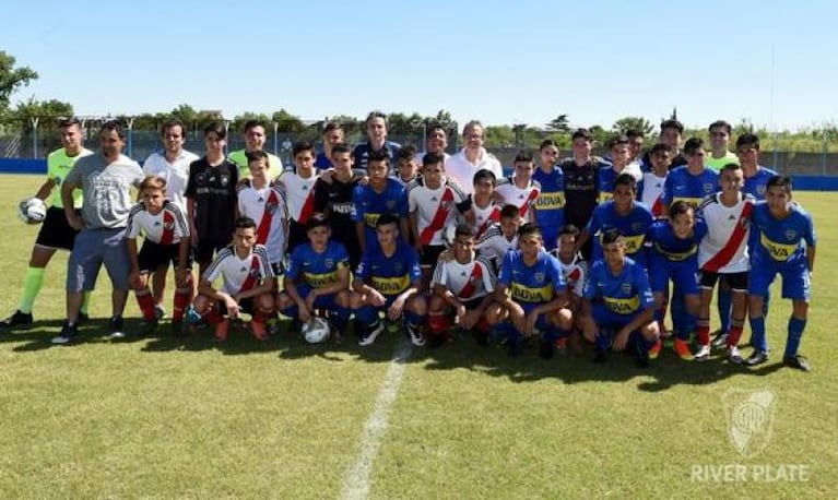 ¡Hay futuro! Chicos de River consolaron a los de Boca