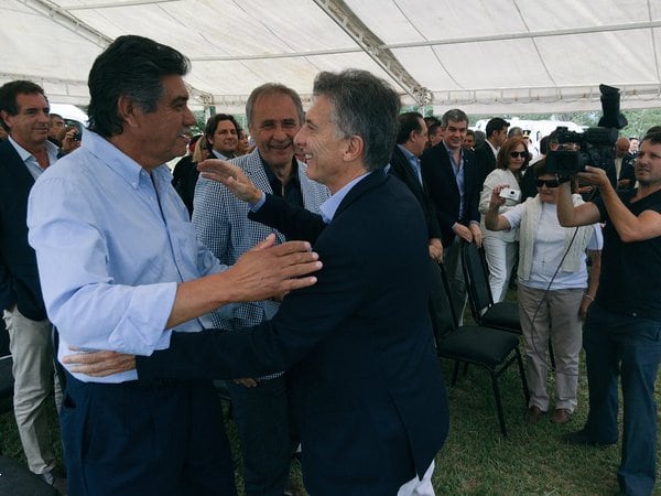 Héctor Baldassi y el "Gato" Romero saludaron a Macri en Cura Brochero.