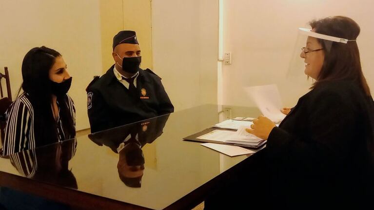 Héctor y María se casaron este viernes en el Registro Civil de Carlos Paz. (Foto: Carlos Paz Vivo)