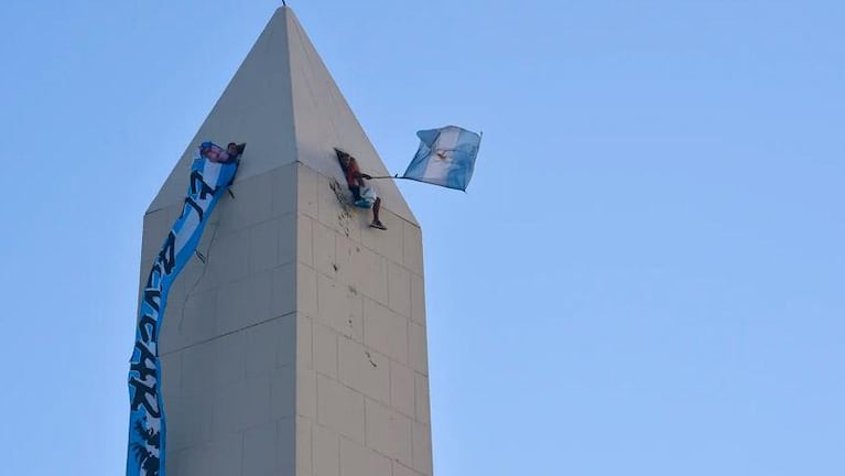 Heridos y detenidos por los incidentes en el Obelisco tras los festejos