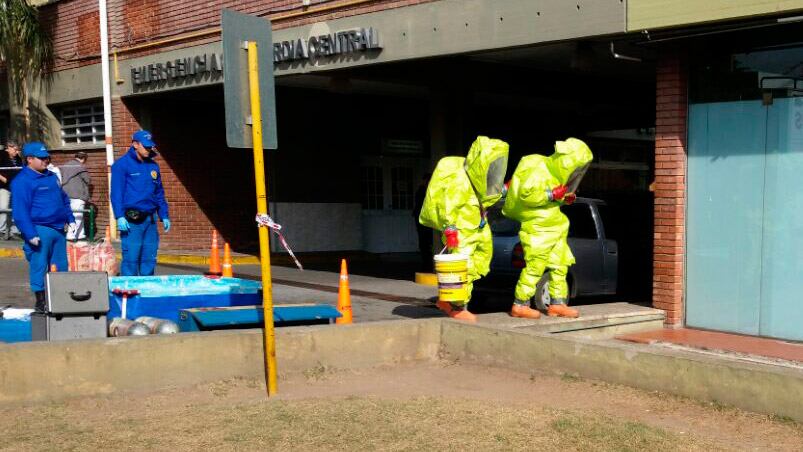 Heridos y evacuación por sustancias tóxicas en el Hospital San Roque. Foto: Keko Enrique.