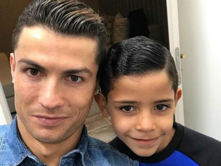 Hijo ´e tigre: Cristiano Ronaldo junior mostró sus músculos