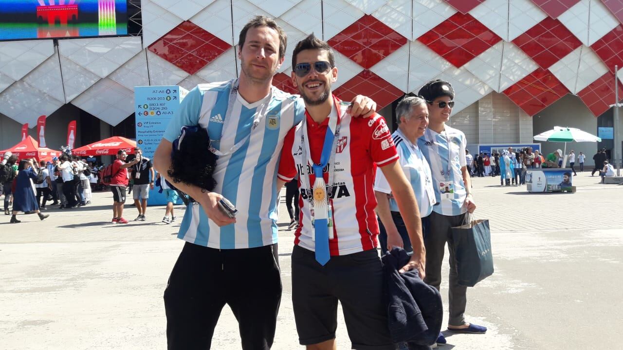 Hinchas de todas partes del país compartieron la previa con nuestros enviados especiales.