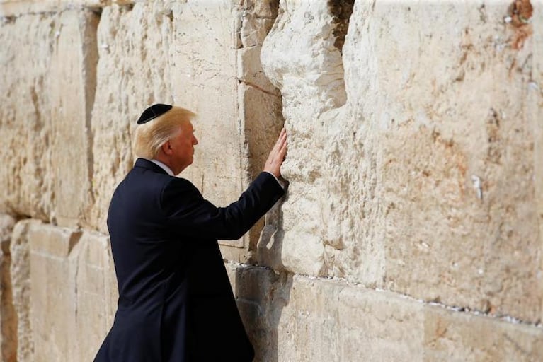 Histórico: Trump visitó el Muro de los Lamentos