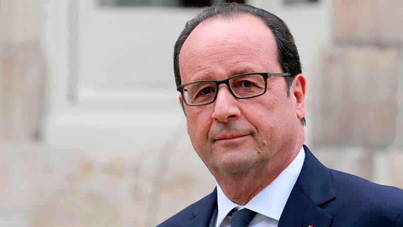 Hollande casi no tiene pelo, pero le paga una fortuna al peluquero.