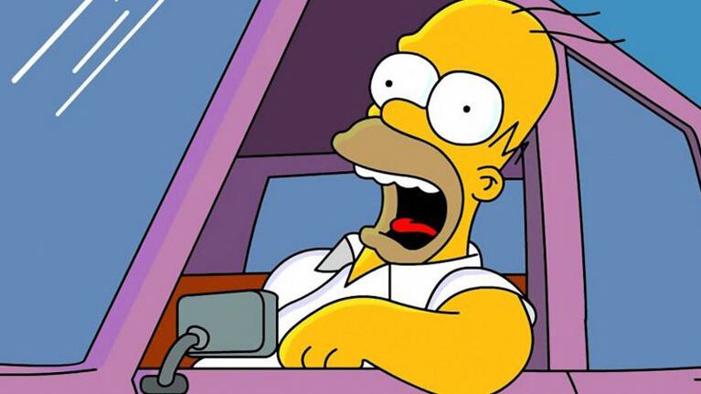 Homero Simpson y su auto irrompible e interminable.
