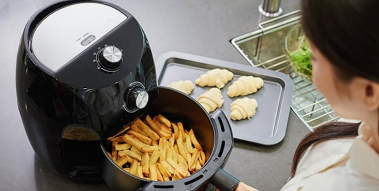 ¿Horno eléctrico o freidora de aire? Cuál es más económico y conviene para cocinar sin ensuciar