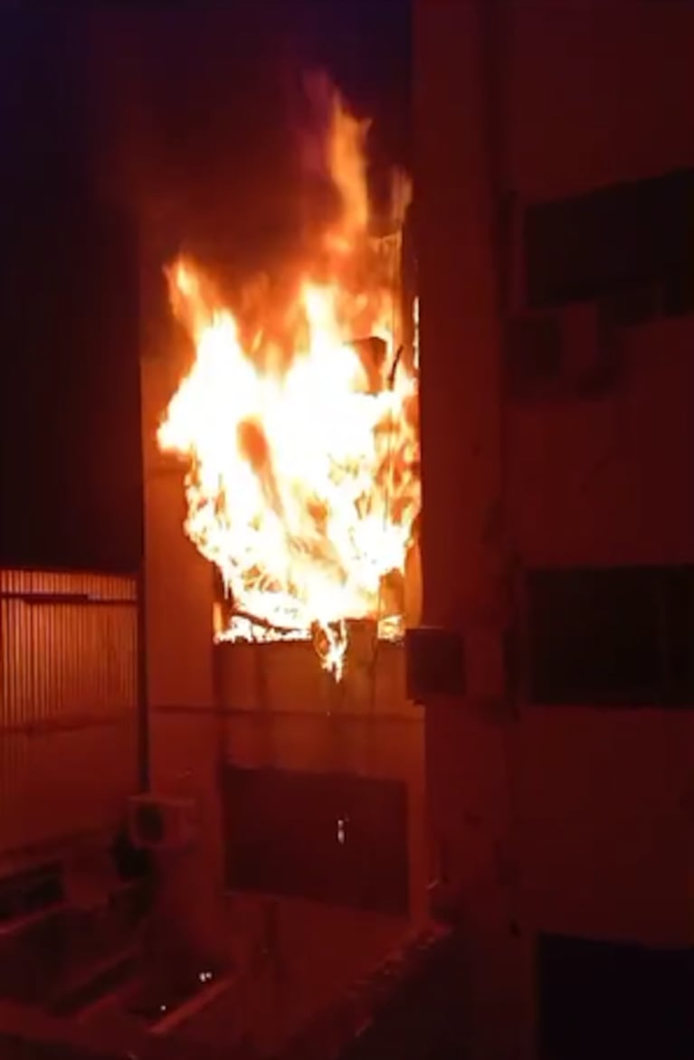 Horror: cuatro muertos en un incendio que se desató en un departamento en Córdoba