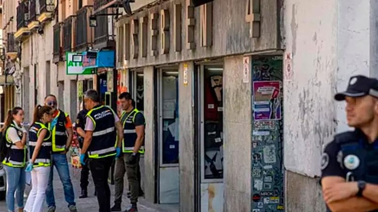 Horror en Madrid: apuñalaron y mataron a una mujer en un local de ropa