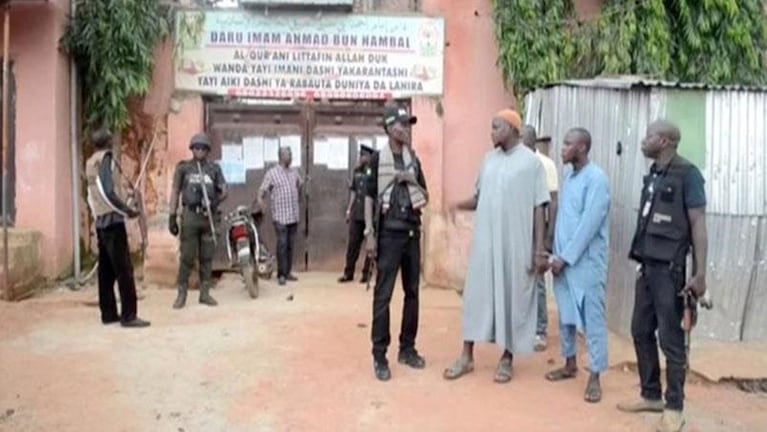 Horror en Nigeria: rescataron a 300 personas encadenadas y torturadas en una escuela