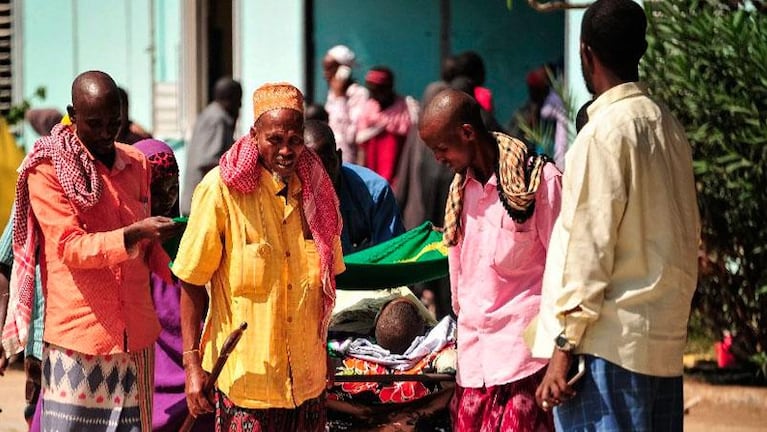 Horror en Somalia: más de 230 muertos por un atentado