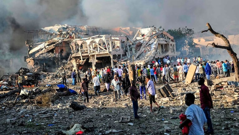 Horror en Somalia: más de 230 muertos por un atentado