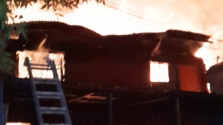 Horror: murieron tres niños de 4, 9 y 11 años en un incendio atroz en su casa